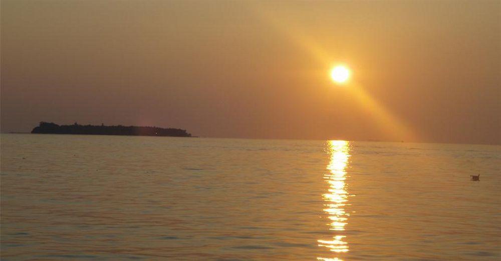 Isle Beach Inn Maldives Bagian luar foto